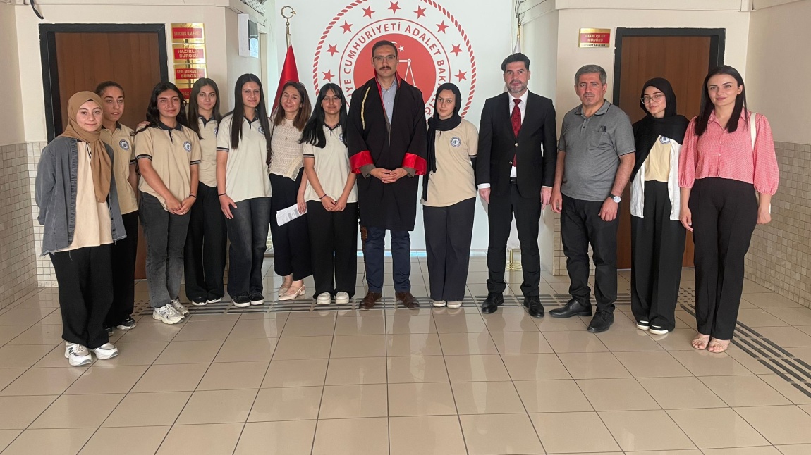 Okulumuzda Meslek Kariyer Kapsamında Ziyaret...